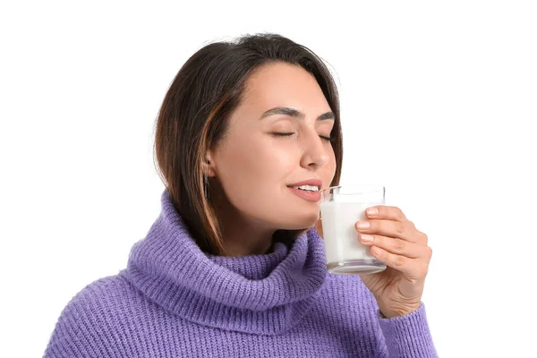 Jonge Vrouw Met Glas Verse Melk Witte Achtergrond — Stockfoto