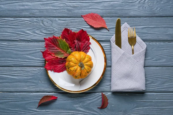 Beautiful Table Setting Pumpkin Autumn Leaves Color Wooden Background — Stock Photo, Image