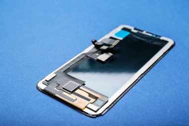 Mavi arkaplanda cep telefonu görüntüleme modülü