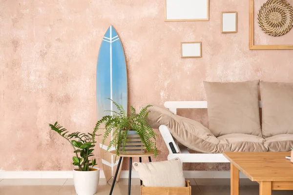 Interior Modern Stylish Room Surfboard Houseplants Sofa — Stock Photo, Image