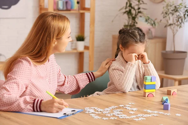 Menina Perturbada Com Transtorno Autista Escritório Psicólogo Infantil — Fotografia de Stock