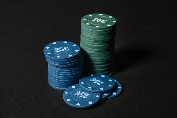 Фишки Покера Темном Фоне — стоковое фото
