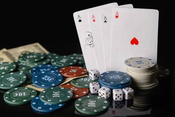 Покер Фишки Кубики Игральные Карты Темном Фоне — стоковое фото