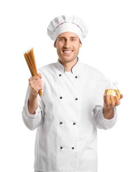 Chef Bonito Com Espaguete Cru Óleo Sobre Fundo Branco — Fotografia de Stock