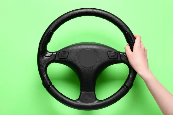 Mano Femminile Volante Sfondo Verde — Foto Stock