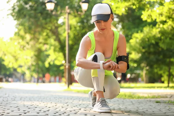 Sporty Mature Woman Fitness Tracker Outdoors — Stock Photo, Image