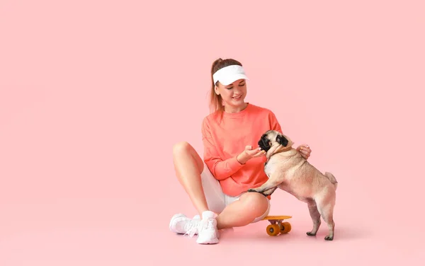 Young Sporty Woman Cute Pug Dog Pink Background — Stock Photo, Image