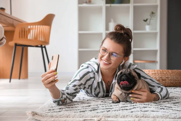 Young Woman Cute Pug Dog Taking Selfie Home — Stock Photo, Image