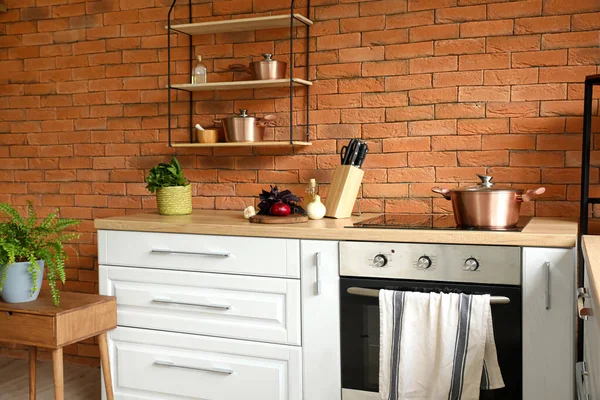 Interno Cucina Elegante Con Pentole Moderne — Foto Stock