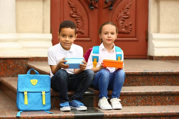 Süße Kleine Schüler Beim Mittagessen Freien — Stockfoto