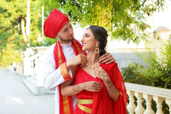 Hermosa Pareja Boda India Día Verano —  Fotos de Stock