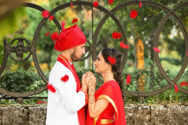 Hermosa Pareja Boda India Día Verano — Foto de Stock