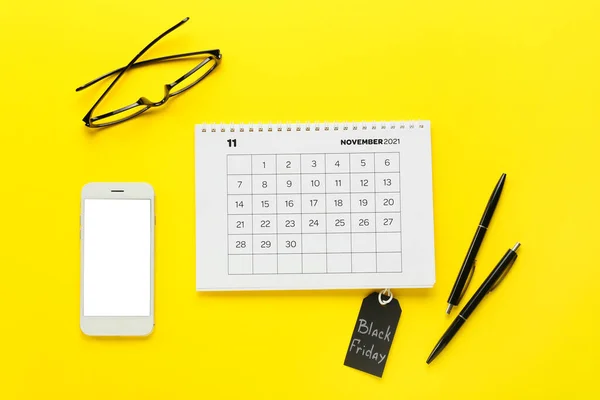 Pagina Del Calendario Del Novembre 2022 Telefono Cellulare Occhiali Penne — Foto Stock