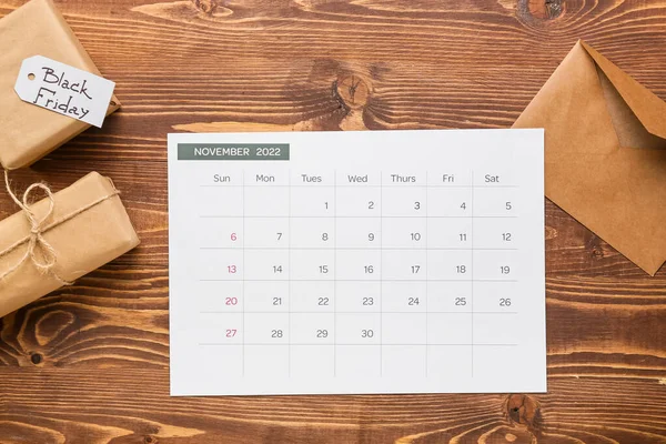 Календарь Страницы Ноября 2022 Года Подарки Деревянном Фоне Чёрная Пятница — стоковое фото
