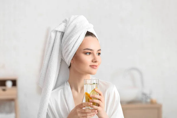 Beautiful Young Woman Fresh Lemonade Home — Stock Photo, Image