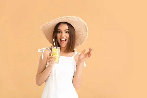 Beautiful Young Woman Fresh Lemonade Color Background — Stock Photo, Image