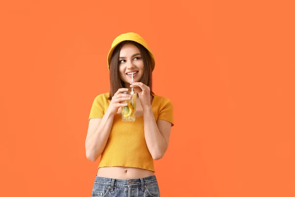 Beautiful Young Woman Drinking Fresh Lemonade Color Background — Stock Photo, Image