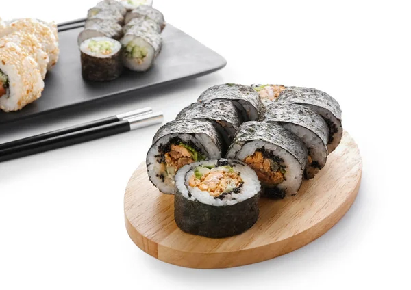 Deliziosi Rotoli Sushi Sfondo Bianco — Foto Stock