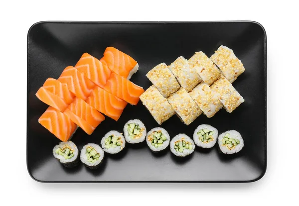 Prato Com Deliciosos Rolos Sushi Fundo Branco — Fotografia de Stock