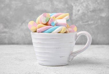 Lezzetli şekerlemeler masada, yakın plan.