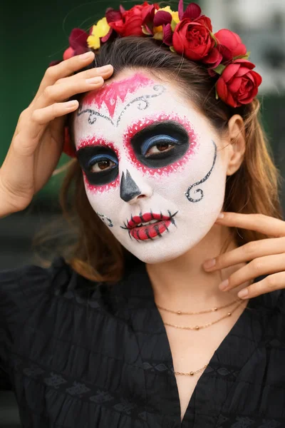 Young Woman Painted Skull Her Face Outdoors Celebration Mexico Day — Stock Photo, Image