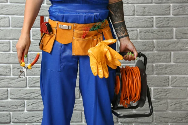 Female Electrician Clippers Brick Background — Stock Photo, Image