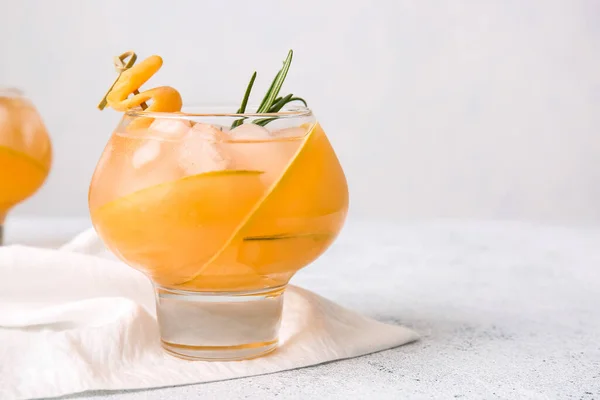 Glas Välsmakande Melon Cocktail Ljus Bakgrund — Stockfoto