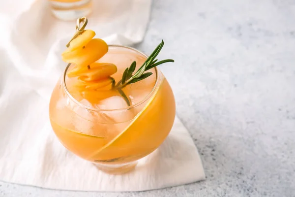 Glas Välsmakande Melon Cocktail Ljus Bakgrund — Stockfoto