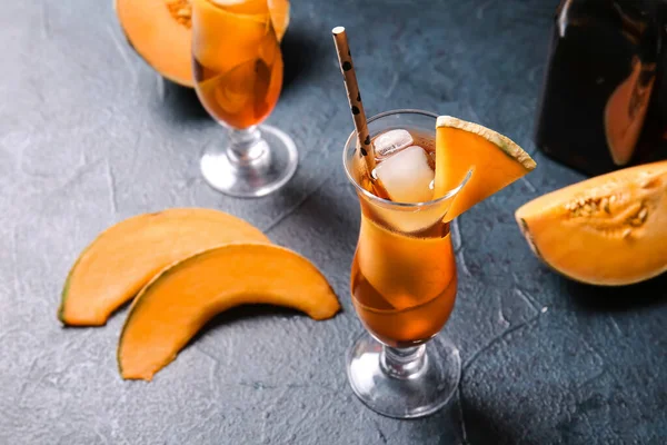 Bicchiere Con Delizioso Cocktail Melone Sfondo Colore Scuro — Foto Stock