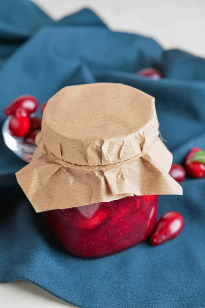 Vaso Gustosa Marmellata Corniolo Sul Tavolo — Foto Stock