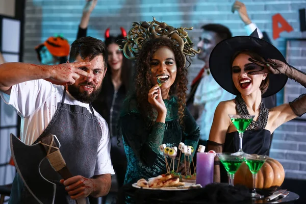 Menschen Haben Spaß Bei Halloween Party — Stockfoto