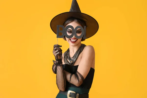 Belle Jeune Femme Costume Halloween Sorcière Sur Fond Couleur — Photo