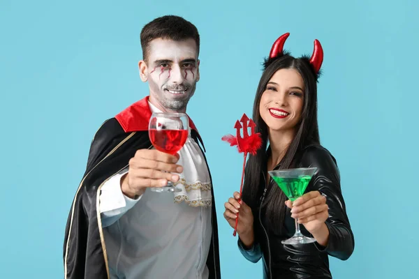 Mensen Halloween Kostuums Kleur Achtergrond — Stockfoto