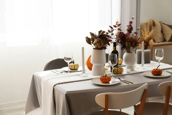 Beautiful Autumn Table Setting Flowers Pumpkins Restaurant — Stock Photo, Image