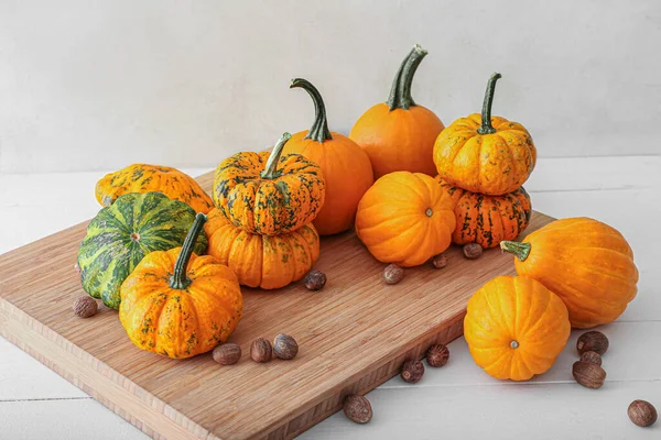 Composición Con Calabazas Maduras Nuez Moscada Sobre Fondo Claro —  Fotos de Stock