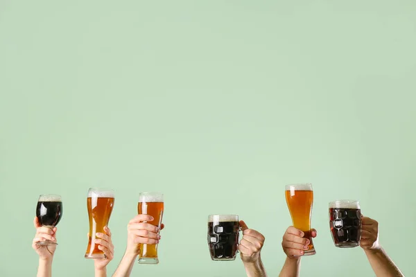 Hands Beer Color Background — Stock Photo, Image
