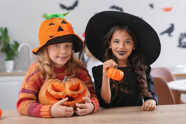 Bambini Piccoli Carini Che Festeggiano Halloween Casa — Foto Stock