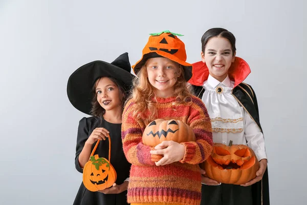 Niedliche Kleine Kinder Halloween Kostümen Auf Hellem Hintergrund — Stockfoto