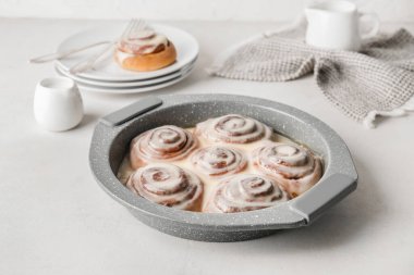 Lezzetli tarçınlı yemek tabağı.