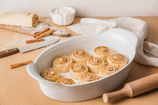 Baking Dish Uncooked Cinnamon Rolls Table — Stock Photo, Image