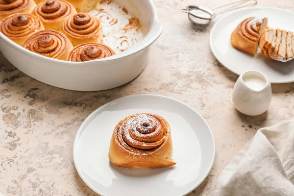 Tasty Cinnamon Rolls Grunge Background — Stock Photo, Image