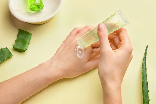 Woman Applying Aloe Gel Her Hands Color Background — Stock Photo, Image