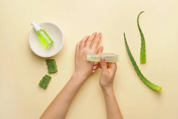 Woman Applying Aloe Gel Her Hands Color Background — Stock Photo, Image
