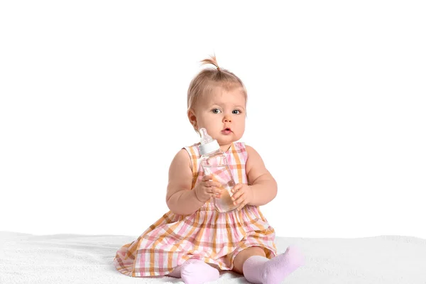 Bébé Fille Mignonne Avec Bouteille Eau Sur Fond Blanc — Photo