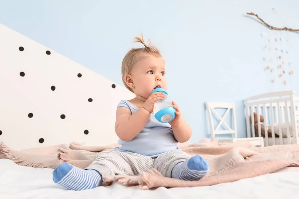Cute Baby Girl Drinking Water Bottle Bedroom — Stock Photo, Image