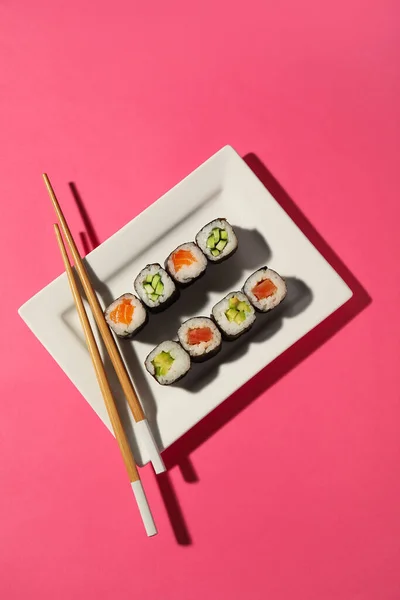 Plate Tasty Maki Rolls Wooden Chopsticks Color Background — Stock Photo, Image