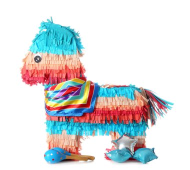 Beyaz zemin üzerinde balonlar ve marakas ile Meksika pinyatası