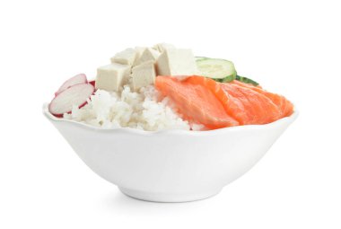 Beyaz arka planda lezzetli bir kase.