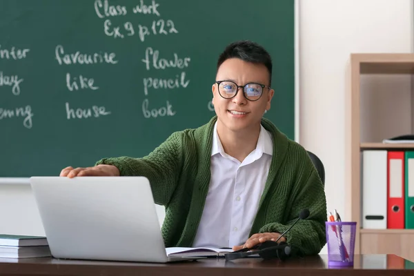 Asiatisk Lärare Genomför Engelskalektion Nätet — Stockfoto