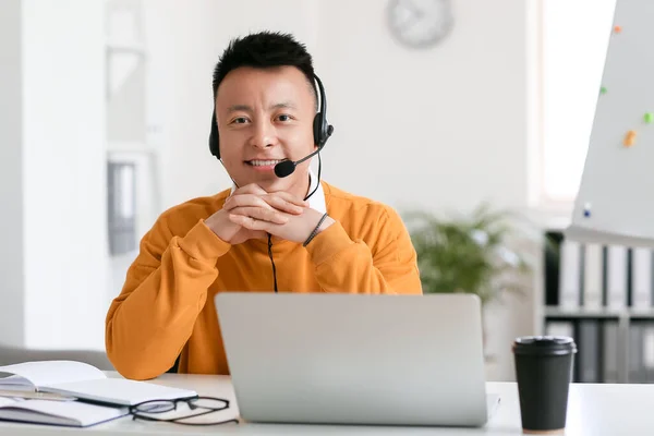 Asian Teacher Conducting Lesson Online Classroom — Stock Photo, Image